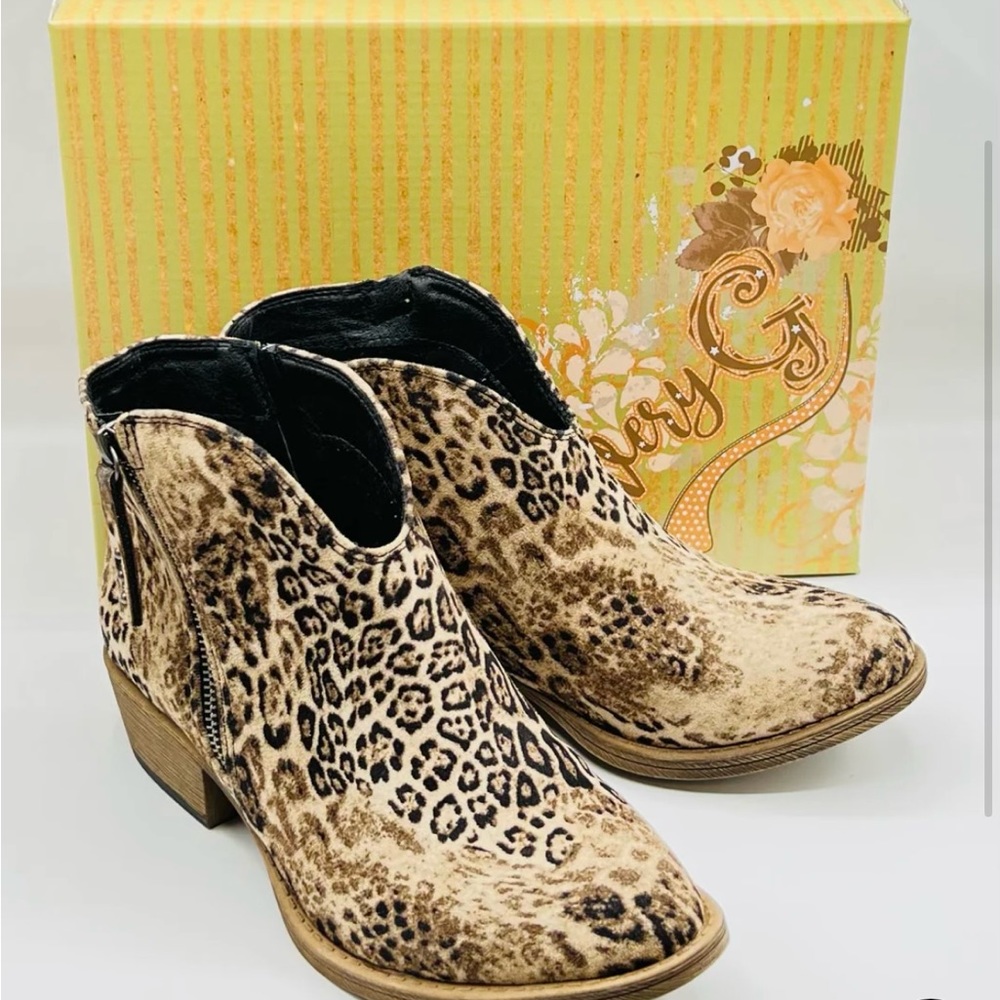 Brand New cheetah booties
